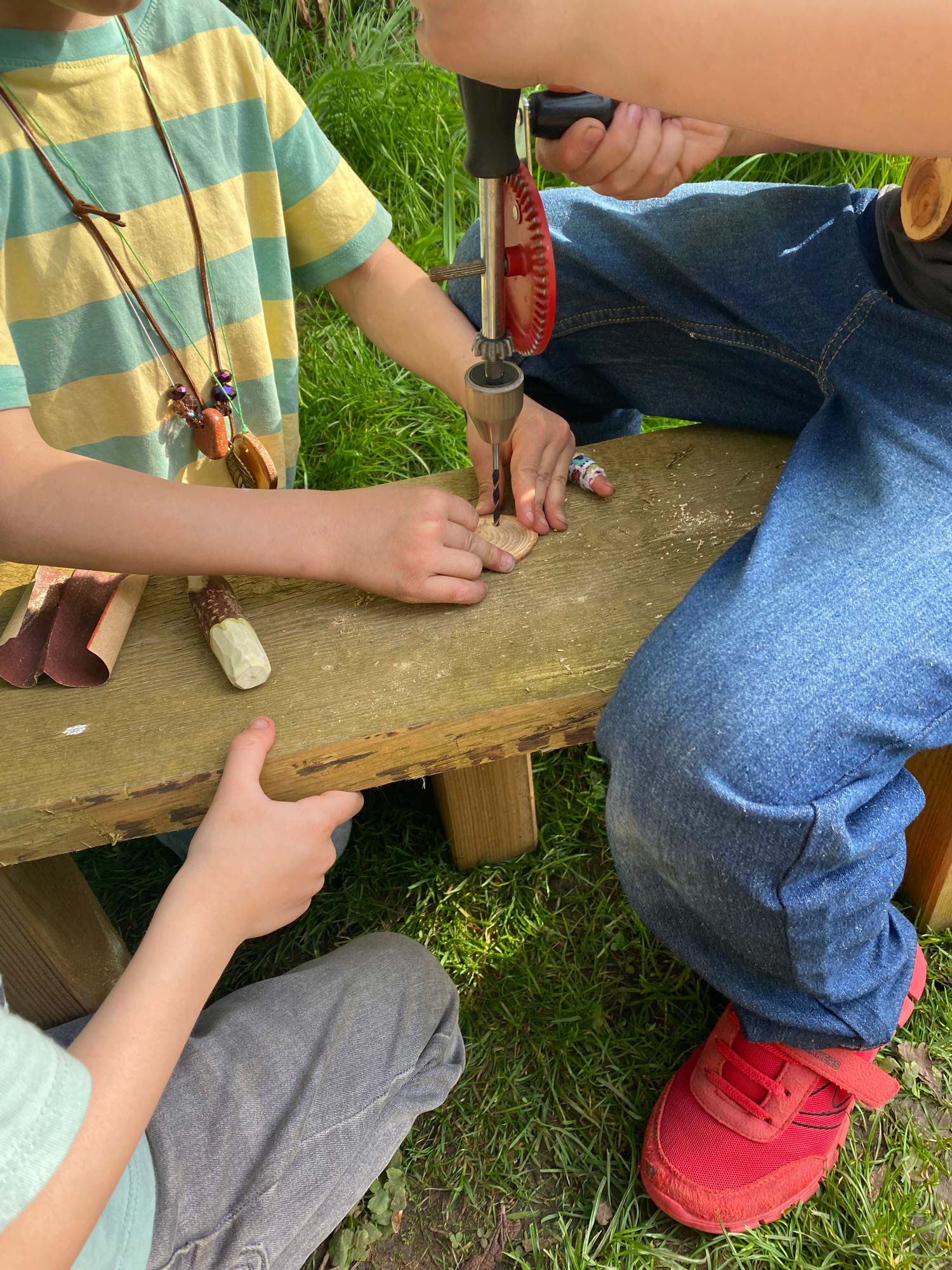 frischluftkinder_muenster_naturgruppe_naturschmuck_holzwerkstatt