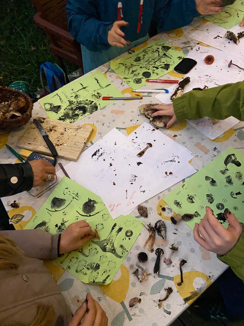 frischluftkinder_muenster_wildnisgruppe_stempeln_mit_pilzen
